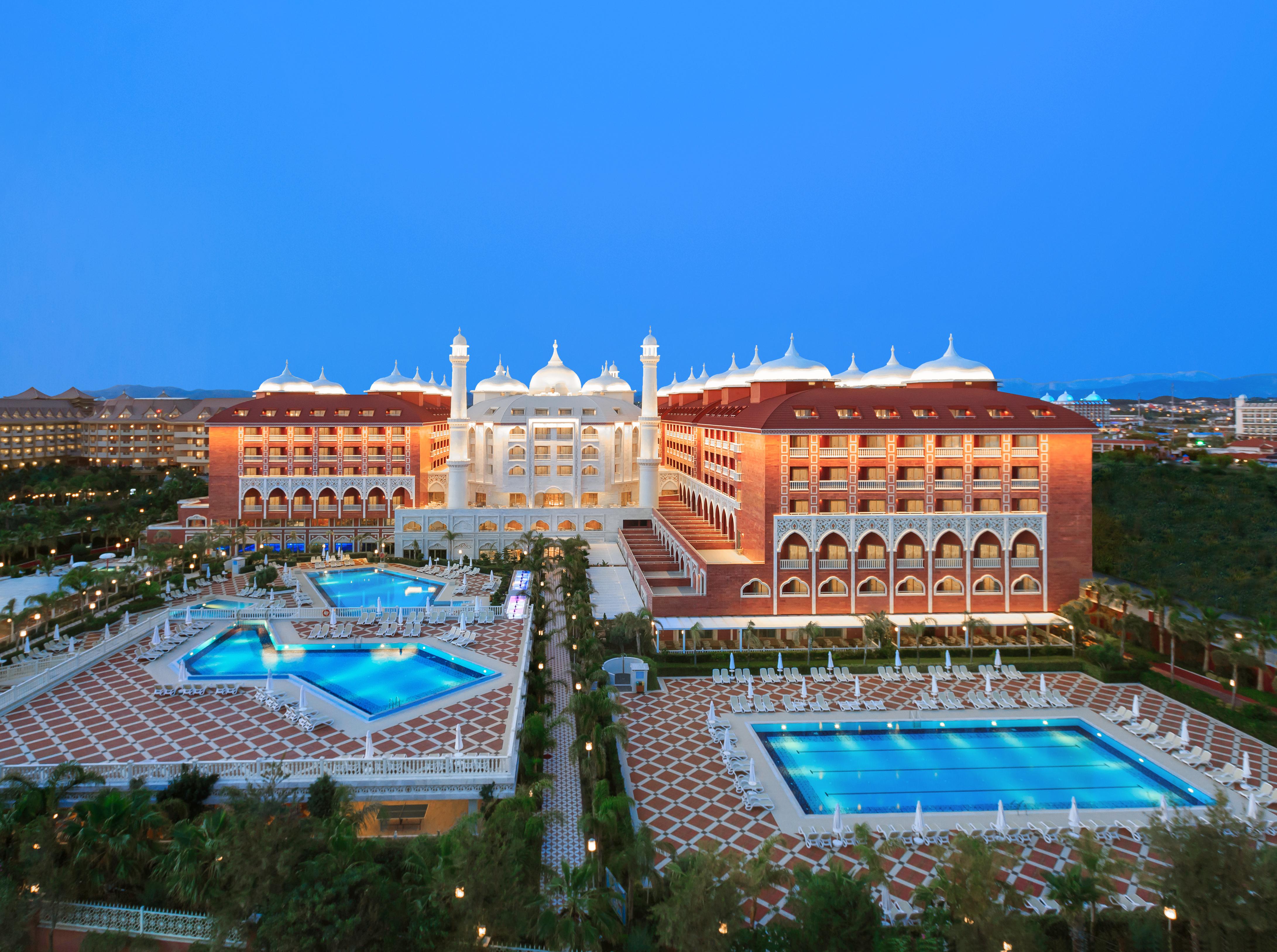 Royal Taj Mahal Hotel Side Exterior photo