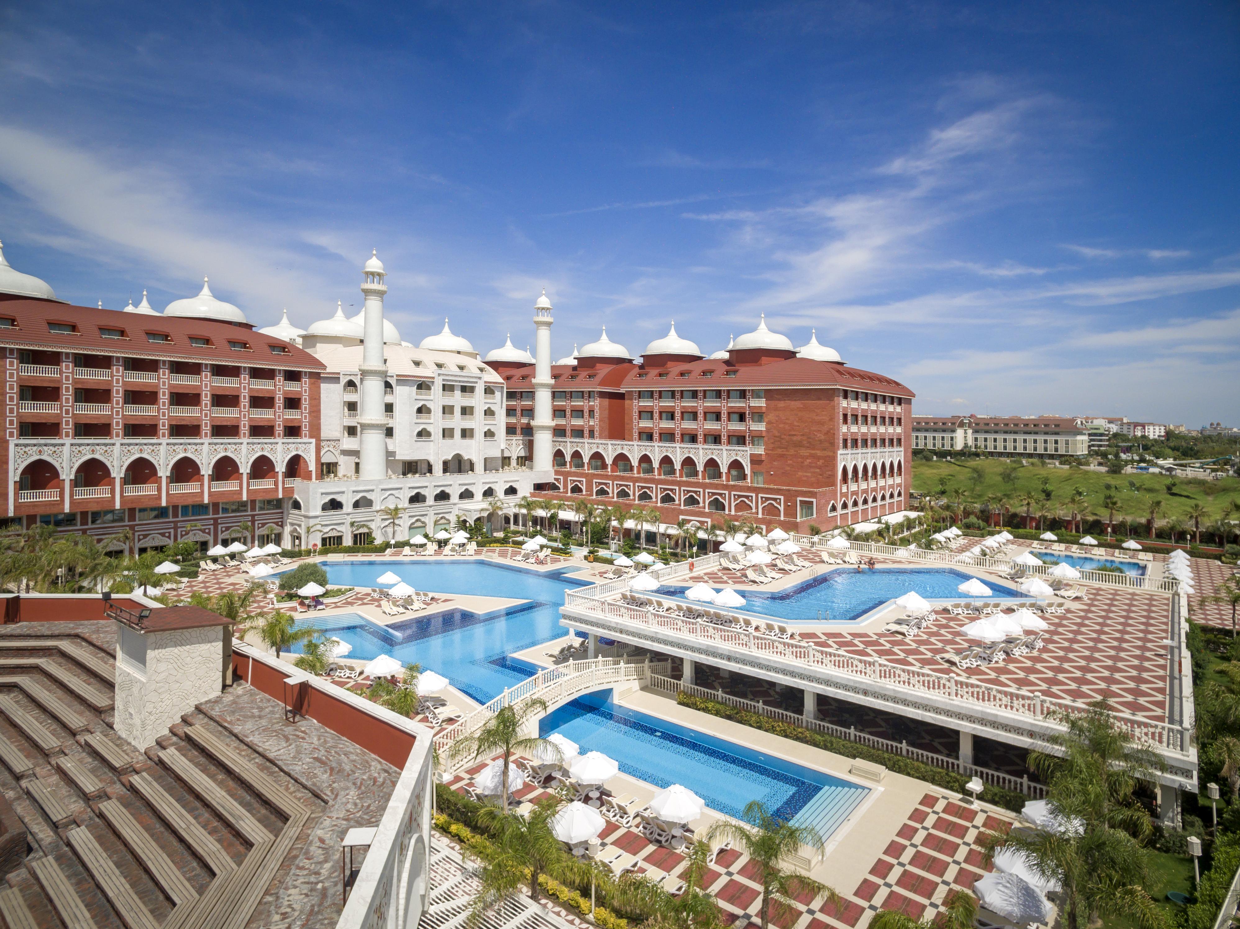 Royal Taj Mahal Hotel Side Exterior photo