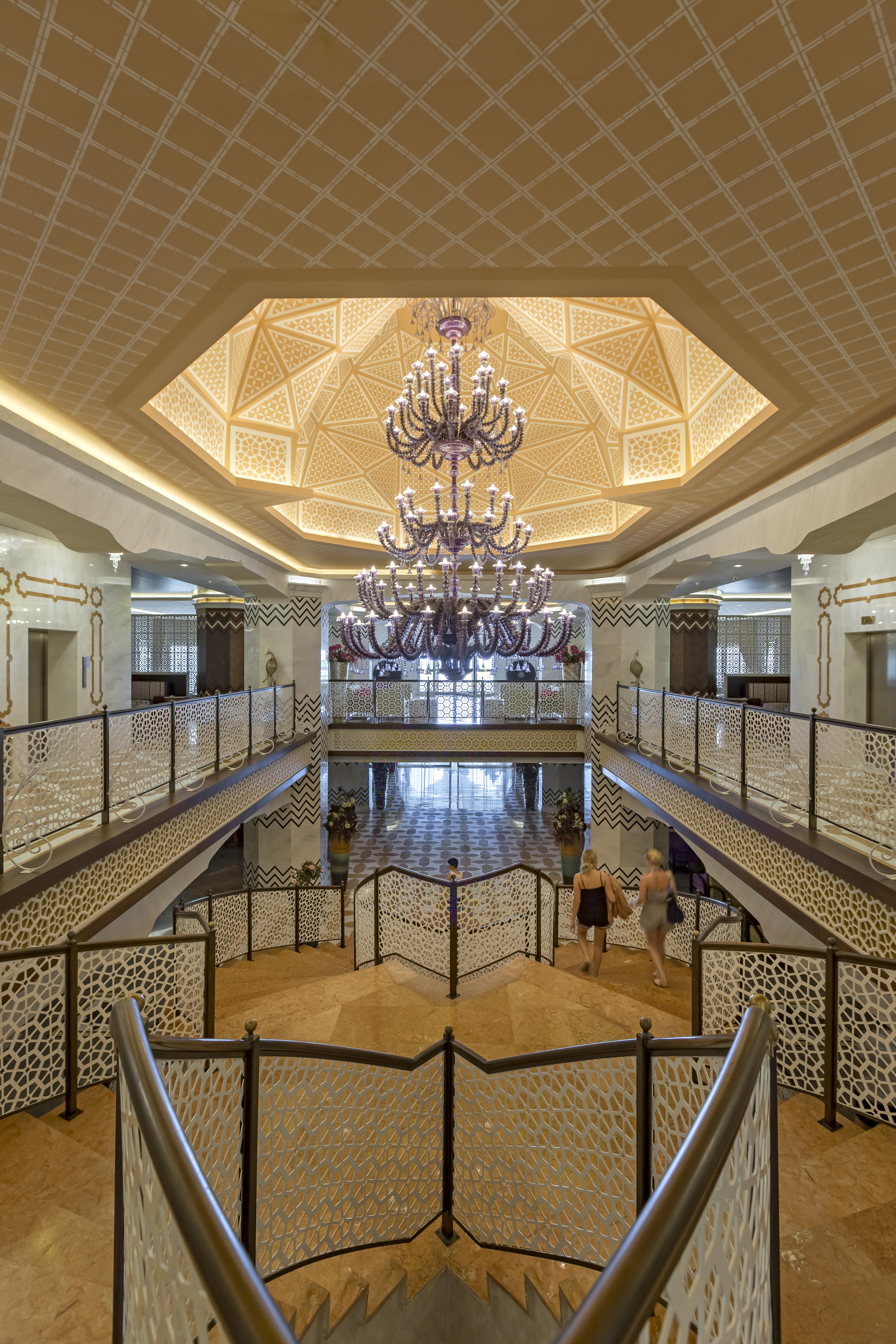 Royal Taj Mahal Hotel Side Exterior photo
